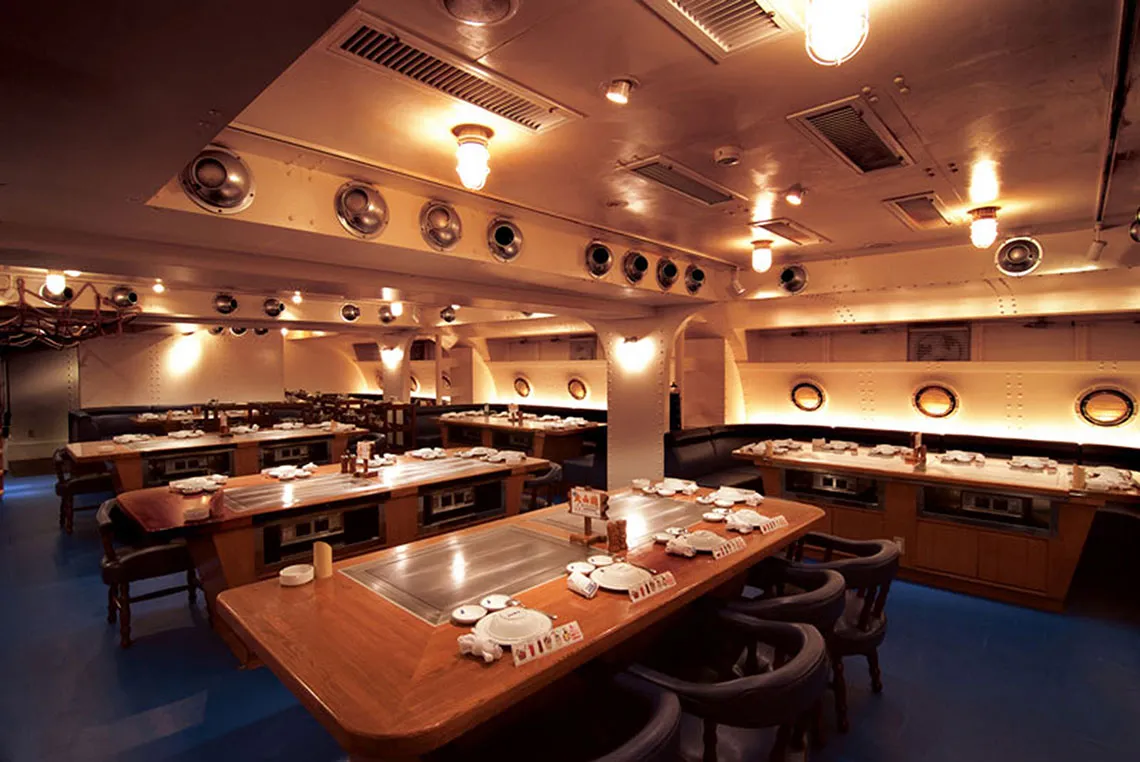 Sam’s Sailor Inn的餐廳空景